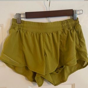 Lulu Lemon Hotty Hot Lined Short 2.5" (Lime Green)